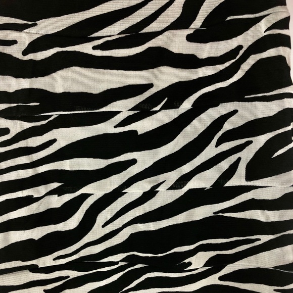 Zebra stripe pencil skirt - Picture 3 of 4